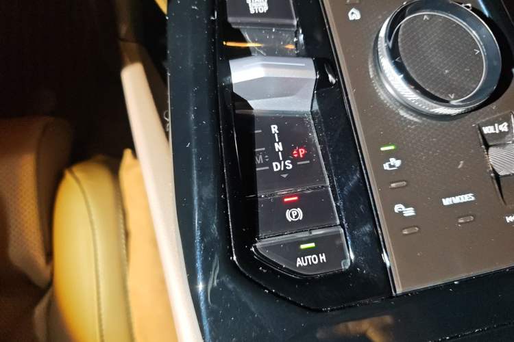 Used BMW 5 Series 2024 530i Luxury Edition M Sport Package Gear Lever