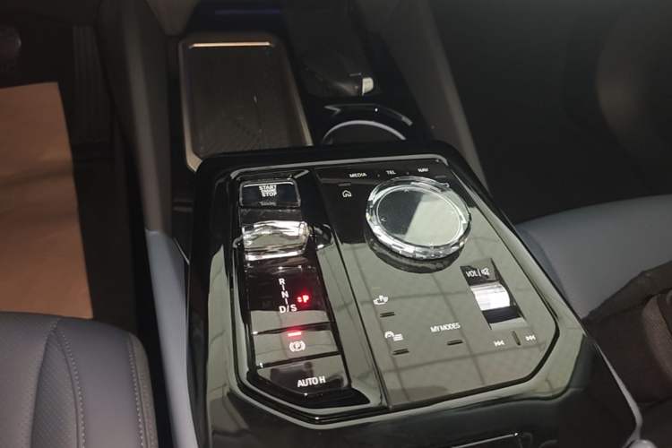 Used BMW 5 Series 2024 530Li Luxury Edition M Sport Package Gear Lever