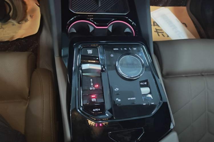 Used BMW 5 Series 2024 530i Luxury Edition M Sport Package Gear Lever