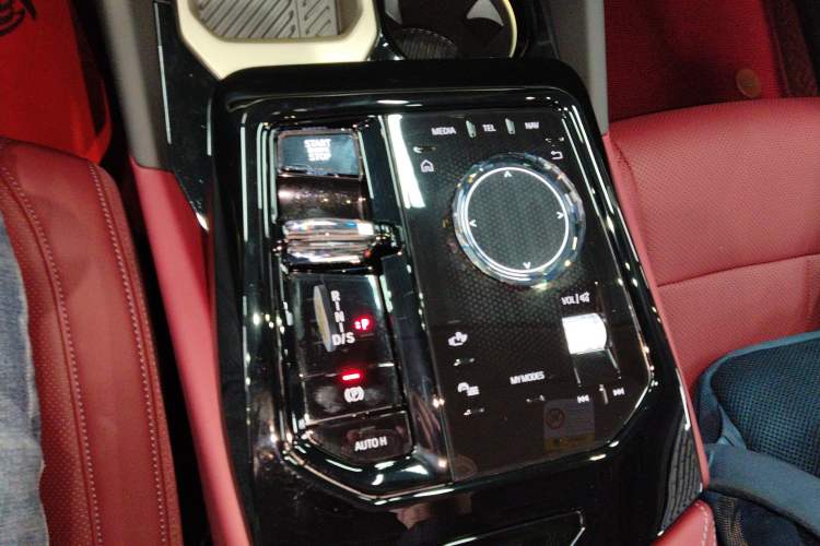 Used BMW 5 Series 2024 530Li Luxury Edition M Sport Package Gear Lever