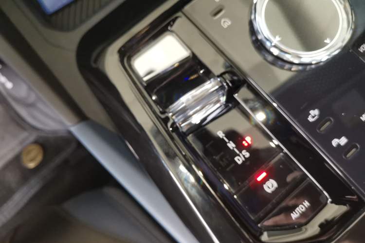Used BMW 5 Series 2024 530Li Luxury Package Premium Edition Gear Lever