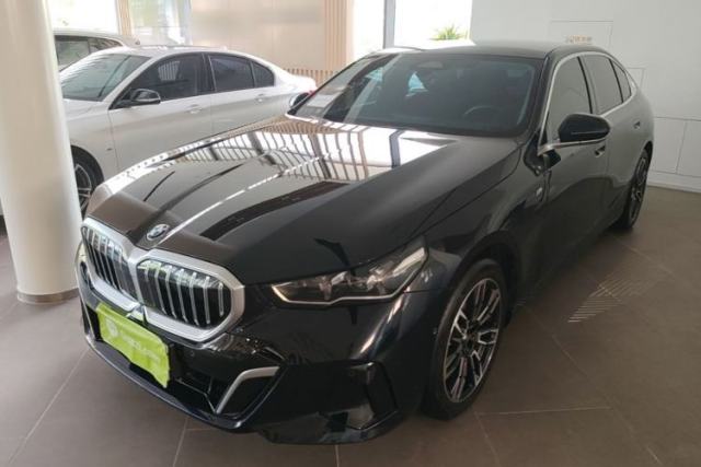 Ojetý BMW 5 Series 2024 525Li M Sport Package