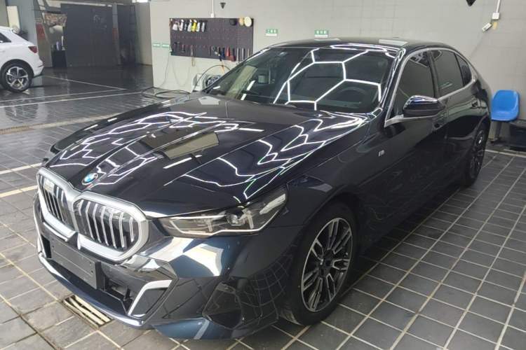 Used BMW 5 Series 2024 530Li Leading Model M Sport Package Guazi used car, China used car export, Used car for sale, Used cars, Cheapest cars for sale
