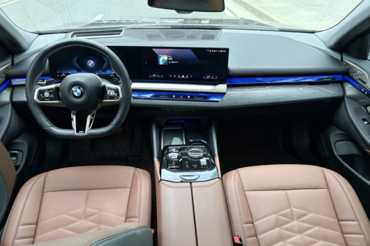 Used BMW 5 Series 2024 530Li Luxury Edition M Sport Package Interior 1