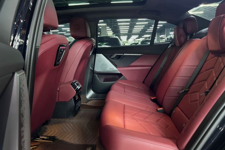 Used BMW 5 Series 2024 525Li M Sport Package Interior 1