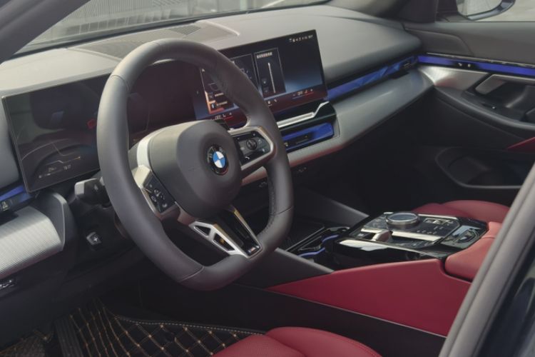 Used BMW 5 Series 2024 530i Leading Model M Sport Package Interior 10