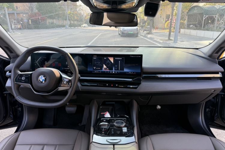 Used BMW 5 Series 2024 525Li Luxury Package Interior 2