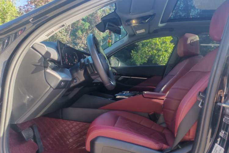 Used BMW 5 Series 2024 525Li M Sport Package Interior 2