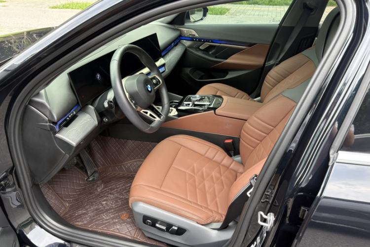 Used BMW 5 Series 2024 530Li Luxury Edition M Sport Package Interior 3