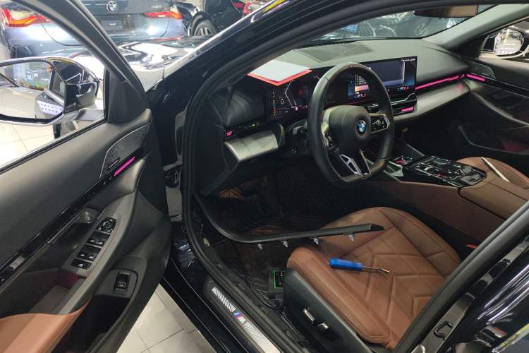 Used BMW 5 Series 2024 525Li M Sport Package Interior 3