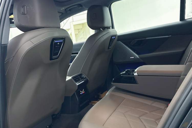 Used BMW 5 Series 2024 525Li M Sport Package Interior 3