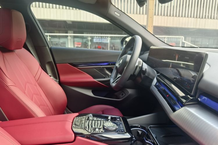 Used BMW 5 Series 2024 530i Leading Model M Sport Package Interior 4