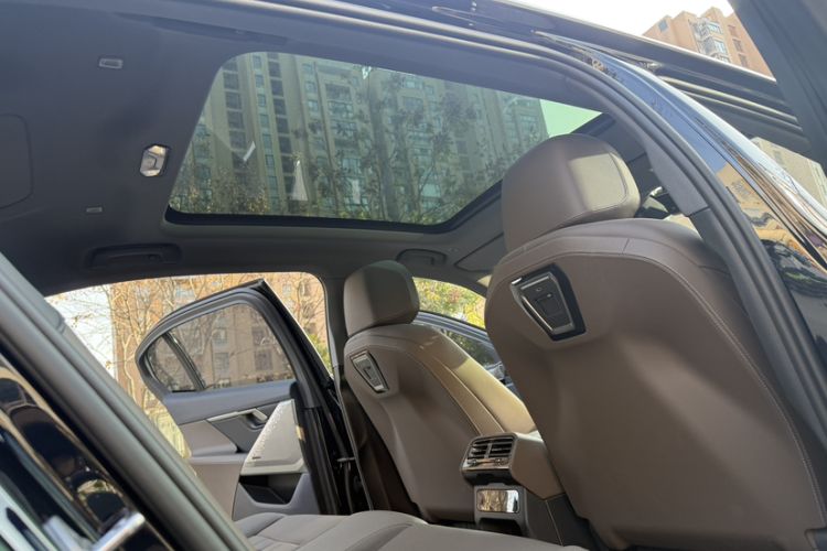 Used BMW 5 Series 2024 525Li Luxury Package Interior 6