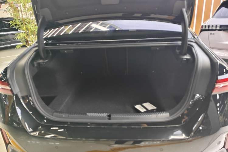 Used BMW 5 Series 2024 525i M Sport Package Interior 7