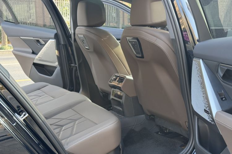 Used BMW 5 Series 2024 525Li Luxury Package Interior 8