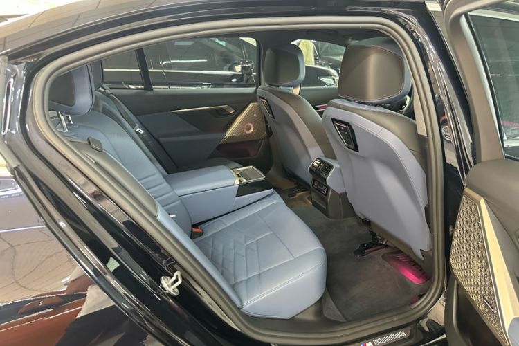 Used BMW 5 Series 2024 530Li Luxury Edition M Sport Package Interior 8