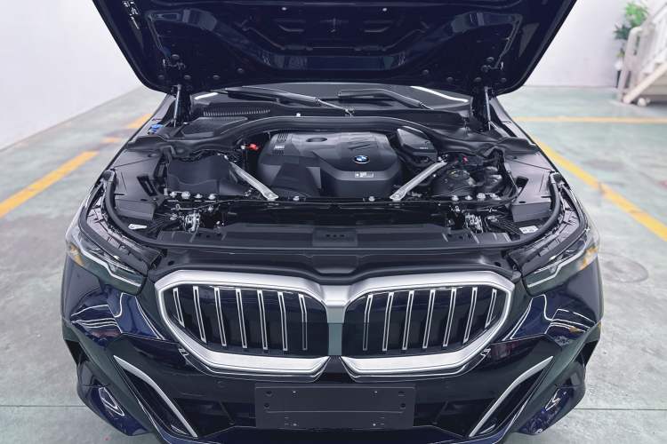 Used BMW 5 Series 2024 525Li M Sport Package Interior 8