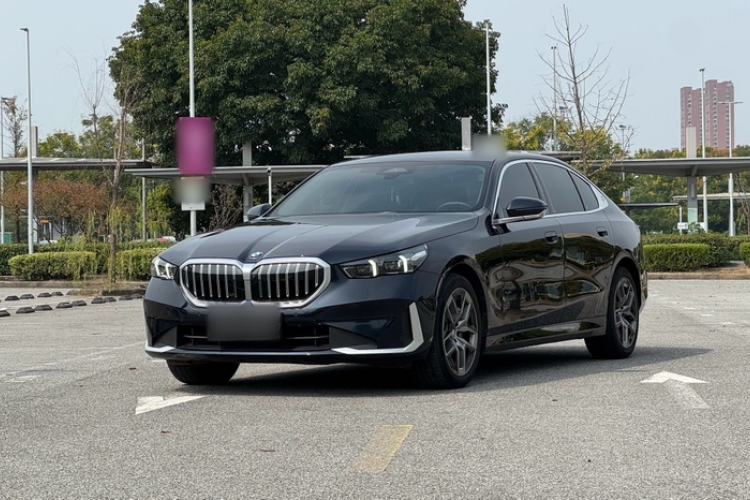 BMW 5 Series 2024 530Li Leading Luxury Package