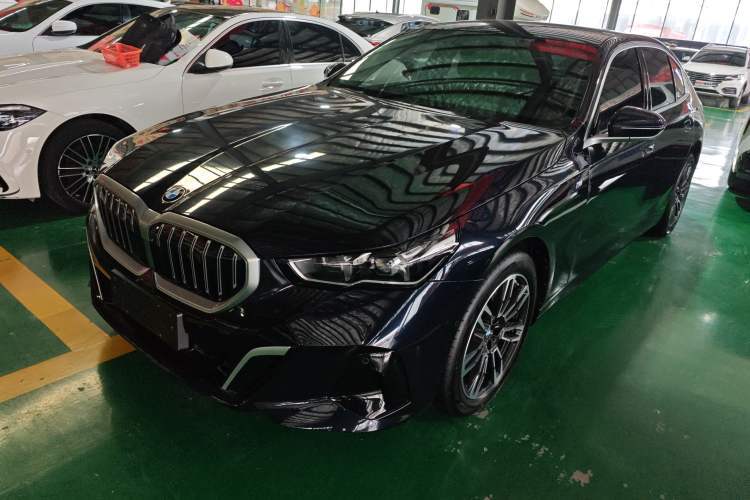 Used BMW 5 Series 2024 530Li Leading Model M Sport Package Guazi used car, China used car export, Used car for sale, Used cars, Cheapest cars for sale