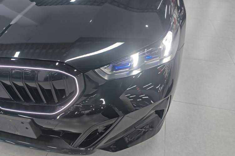 Used BMW 5 Series 2024 530i Luxury Edition M Sport Package Left Front Headlight