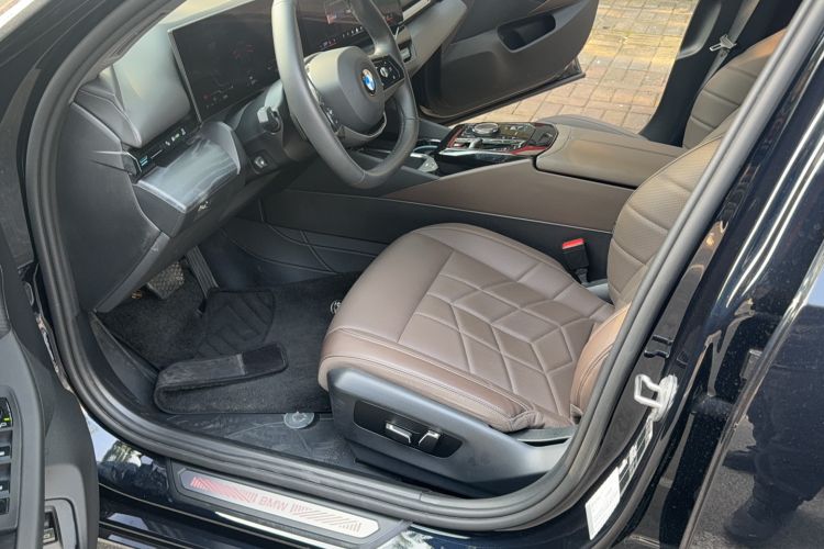 Used BMW 5 Series 2024 525Li Luxury Package Left Front Seat