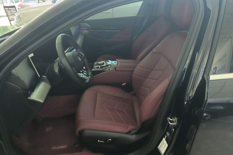 Used BMW 5 Series 2024 525Li M Sport Package Left Front Seat