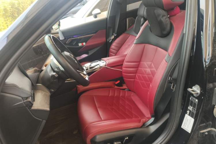 Used BMW 5 Series 2024 530Li Luxury Edition M Sport Package Left Front Seat