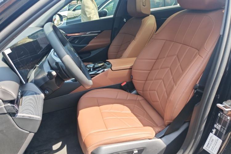 Used BMW 5 Series 2024 530Li Leading Luxury Package Left Front Seat