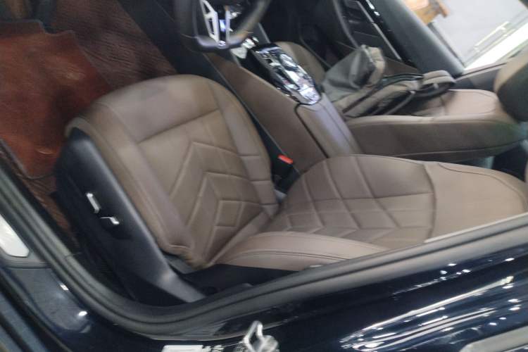 Used BMW 5 Series 2024 525Li M Sport Package Left Front Seat
