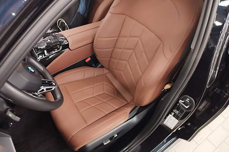 Used BMW 5 Series 2024 525Li M Sport Package Left Front Seat