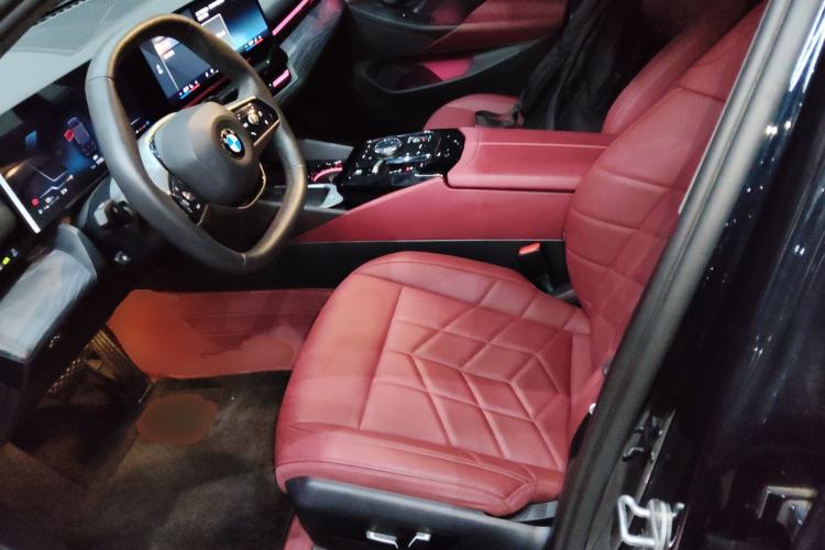 Used BMW 5 Series 2024 525Li Luxury Package Left Front Seat