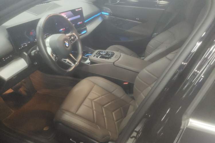 Used BMW 5 Series 2024 525Li M Sport Package Left Front Seat