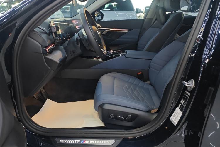 Used BMW 5 Series 2024 530Li Luxury Edition M Sport Package Left Front Seat