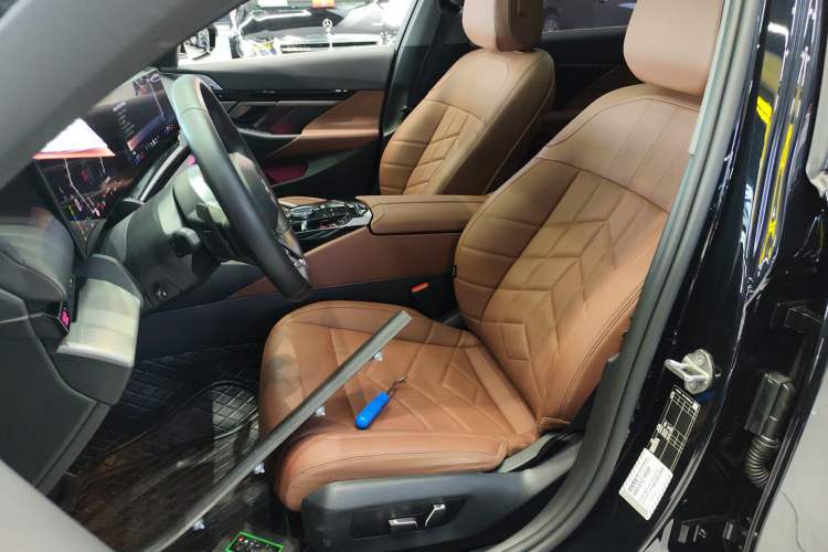Used BMW 5 Series 2024 525Li M Sport Package Left Front Seat