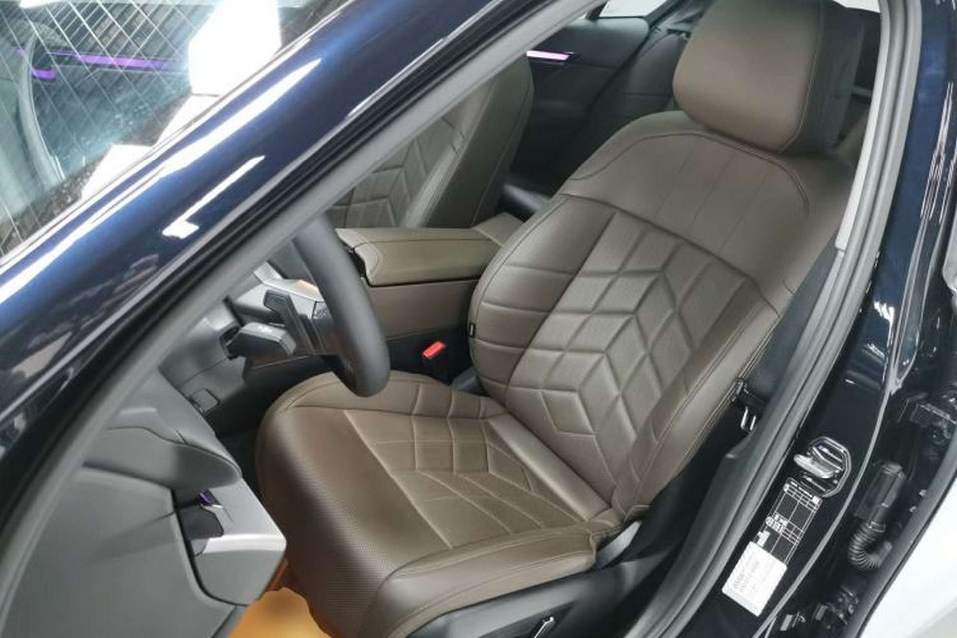 Used BMW 5 Series 2024 530Li Luxury Edition M Sport Package Left Front Seat