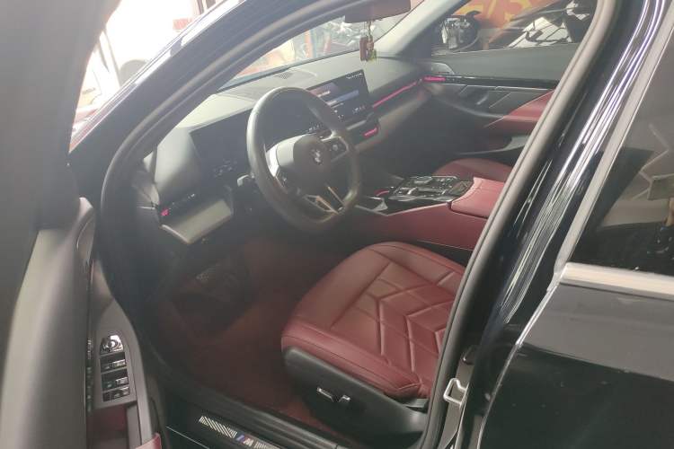 Used BMW 5 Series 2024 525Li M Sport Package Left Front Seat