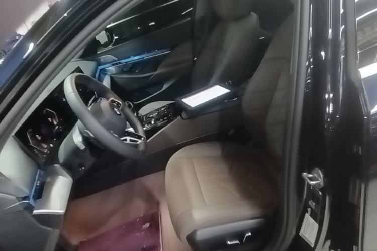 Used BMW 5 Series 2024 530Li Leading Model M Sport Package Left Front Seat