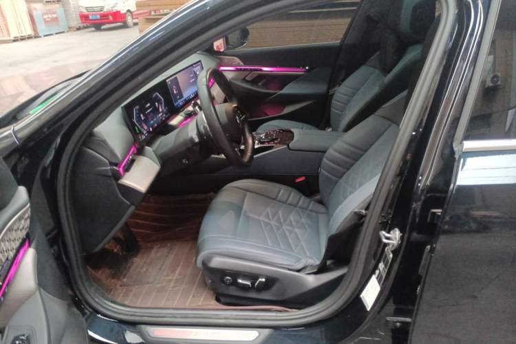 Used BMW 5 Series 2024 530Li Luxury Package Premium Edition Left Front Seat