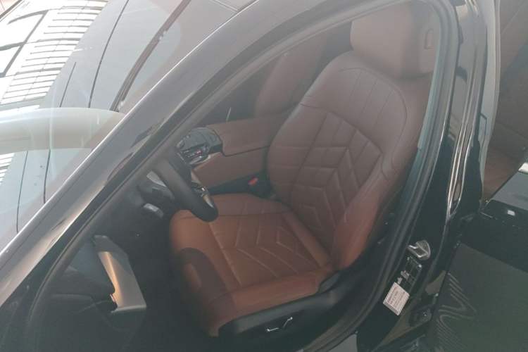 Used BMW 5 Series 2024 525Li M Sport Package Left Front Seat
