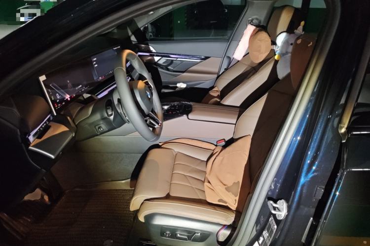 Used BMW 5 Series 2024 530i Luxury Edition M Sport Package Left Front Seat