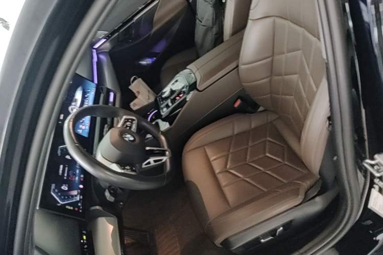 Used BMW 5 Series 2024 525Li M Sport Package Left Front Seat