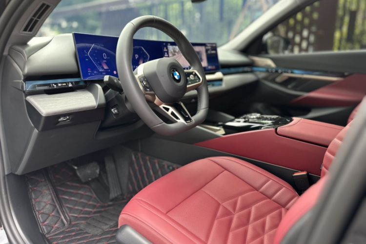 Used BMW 5 Series 2024 530Li Luxury Edition M Sport Package Left Front Seat
