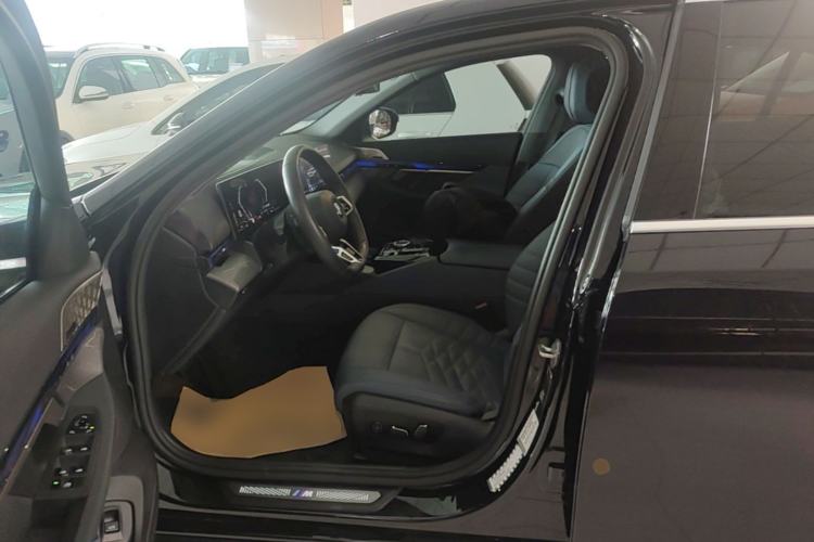 Used BMW 5 Series 2024 530Li Luxury Edition M Sport Package Left Front Seat