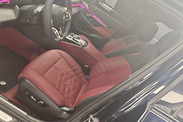 Used BMW 5 Series 2024 530Li Luxury Edition M Sport Package Left Front Seat