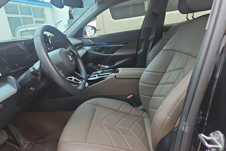 Used BMW 5 Series 2024 530Li Luxury Edition M Sport Package Left Front Seat
