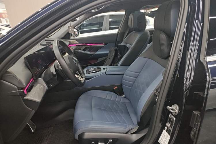 Used BMW 5 Series 2024 530Li Luxury Edition M Sport Package Left Front Seat