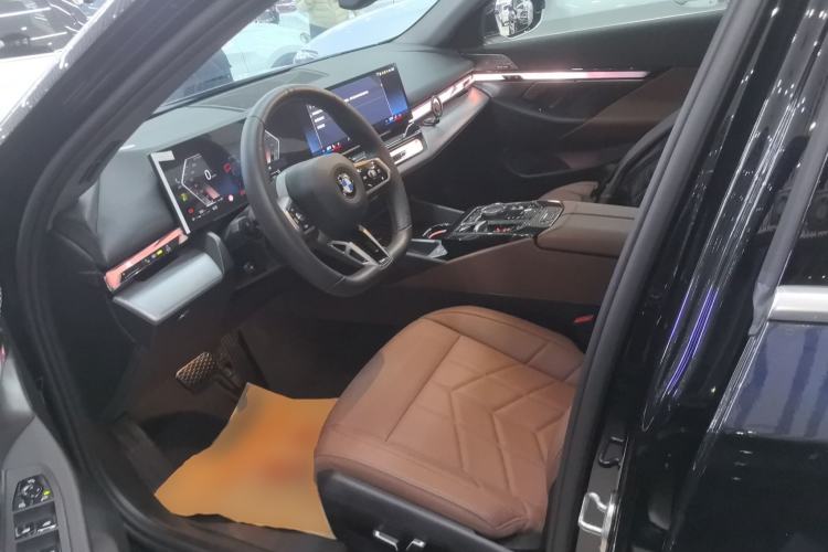 Used BMW 5 Series 2024 530Li Leading Model M Sport Package Left Front Seat