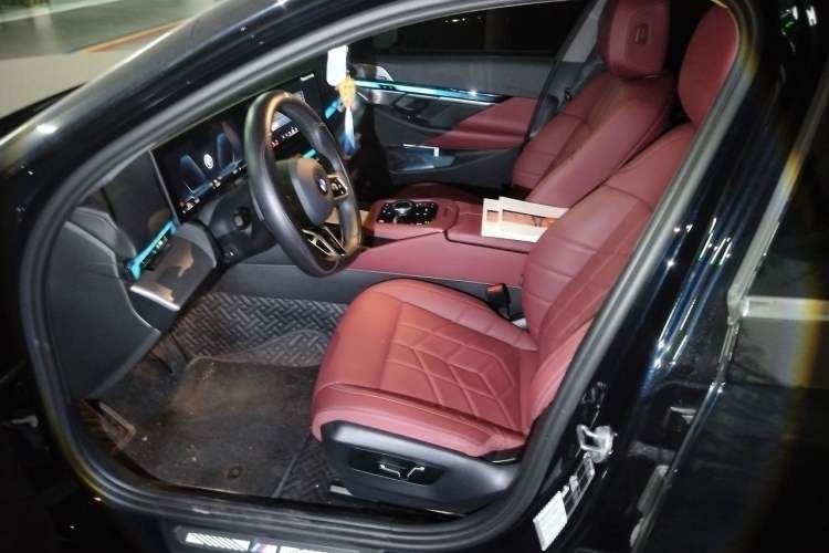 Used BMW 5 Series 2024 530Li Leading Model M Sport Package Left Front Seat
