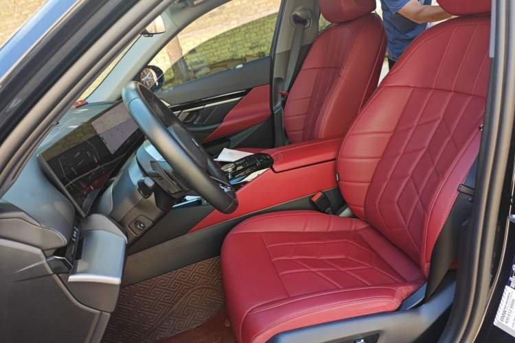 Used BMW 5 Series 2024 525Li M Sport Package Left Front Seat