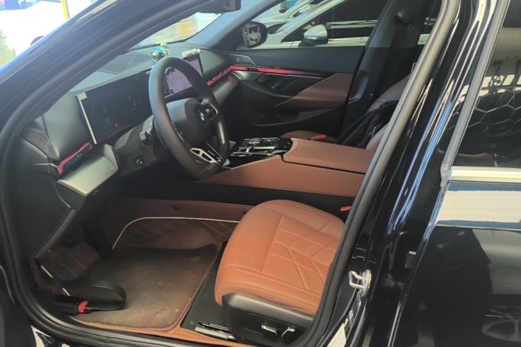 Used BMW 5 Series 2024 530Li Leading Model M Sport Package Left Front Seat